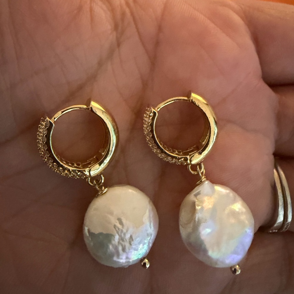 Elegant Gold and Pearl Hoop Earrings